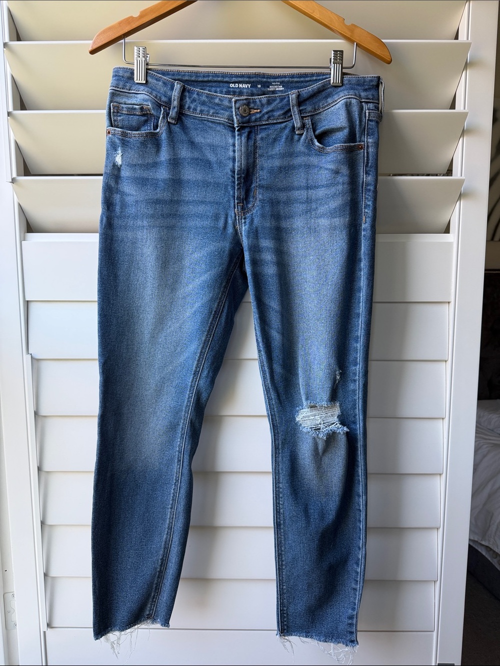Old Navy Rockstar Super Skinny Distressed Ankle Jeans
